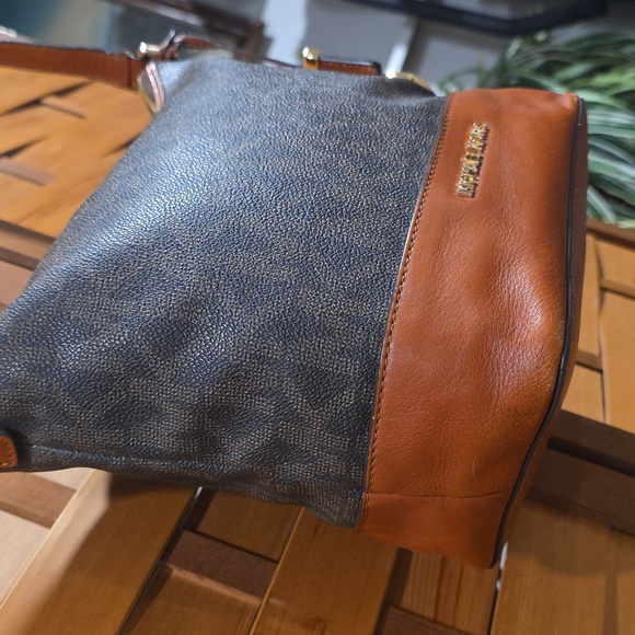 💥💥💥Michael Kors Brown MK Logo Chestnut Leather Accent Shoulder Bag Crossbody - Picture 4 of 16